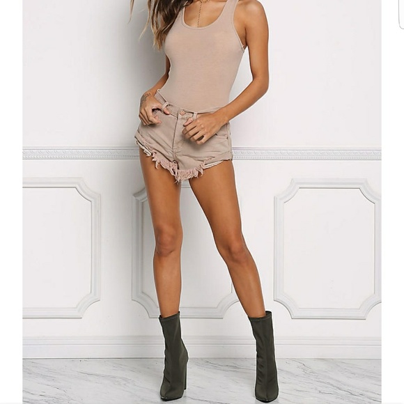 Nude Frayed Bandit Style Cuffed Shorts - Picture 4 of 7